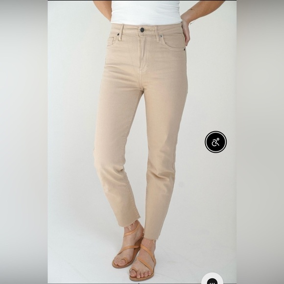 NWT Chrissy Classic Straight Leg Jeans Size: 15 Color : Beige - Picture 1 of 13